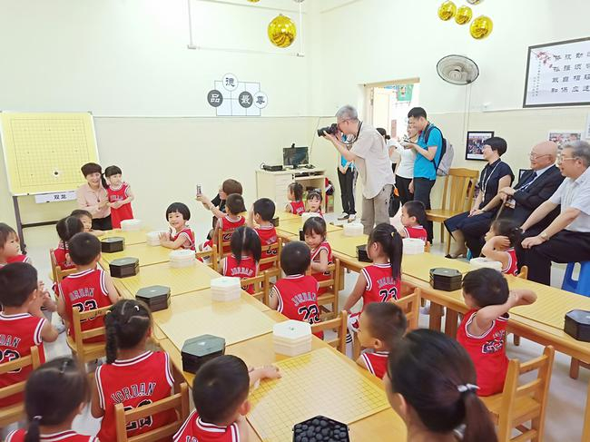 华学明客串围棋老师