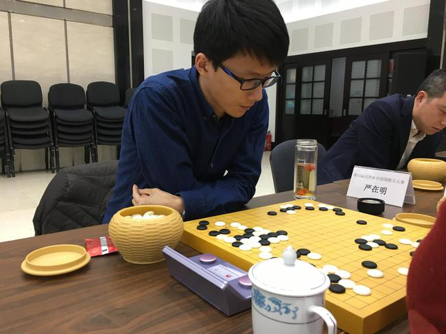 保温杯里泡枸杞的严在明