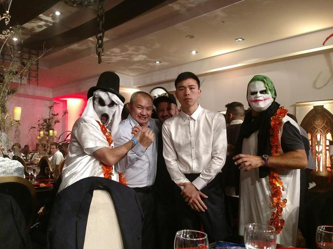 WBA年会上的万圣节化妆舞会