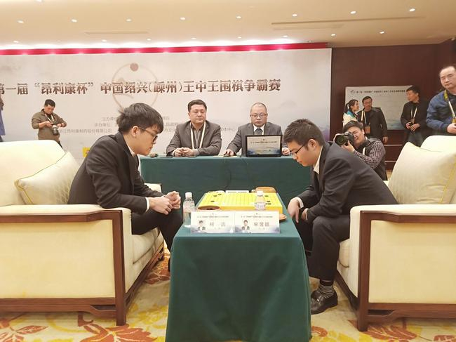 王中王争霸赛首轮顶级对决，柯洁大战芈昱廷