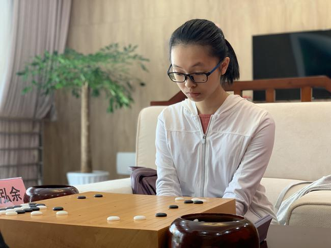 周泓余幸运小胜