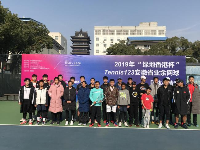 团体冠亚军合影