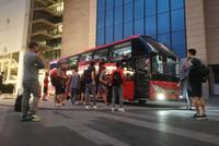 重庆两江竞技前往中超广州赛区 官方:虽迟但到!