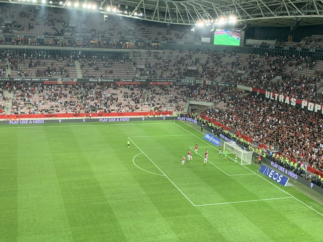 比赛恢复，但是只有尼斯球员