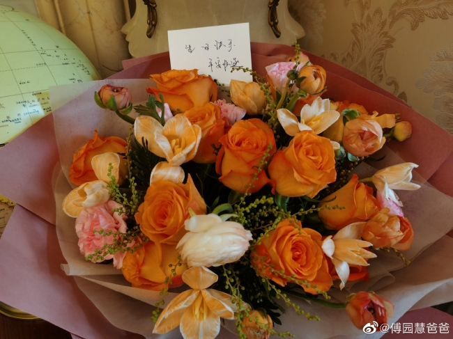 傅园慧爸爸晒给女儿的鲜花