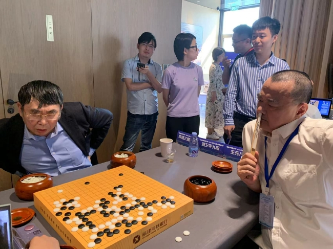 於之莹关注棋局