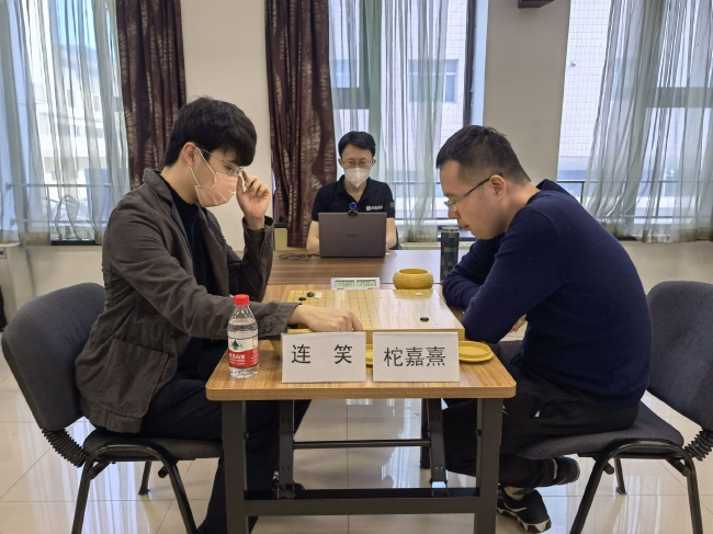 柁嘉熹中盘负于连笑