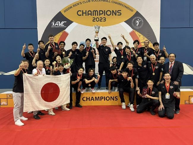 日本三得利太阳鸟男排荣膺2023年亚俱杯冠军