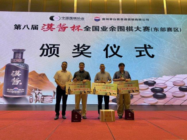 名东谈主组前三名领奖