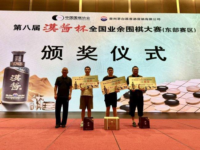 名师组前三名领奖