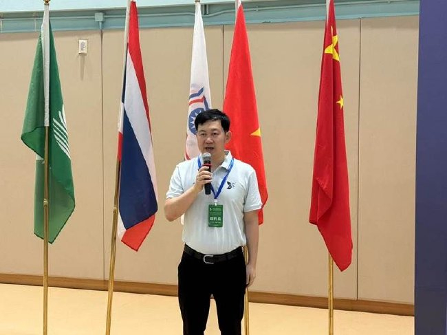 裁判長(zhǎng)史金帛宣布比賽注意事項(xiàng)