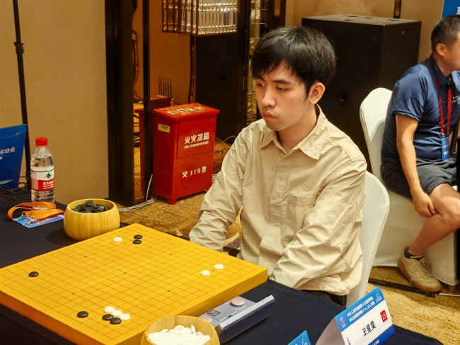 男子公開組王星昊等保持全勝