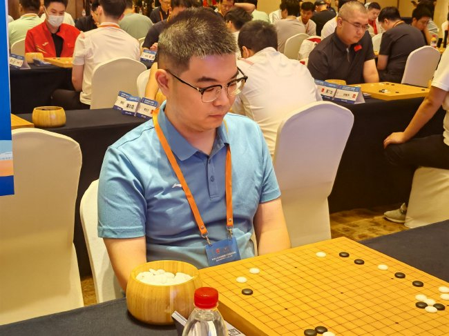 男子公開組羋昱廷等暫時領先