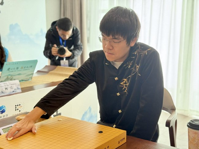 棋圣战首局 柯洁弘扬勇猛