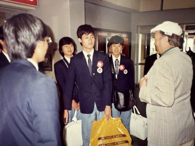 1987年，小罗波特-琼斯欢迎中国高尔夫代表队来加利福利亚