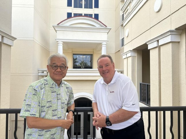 2023年3月，戴耀宗与Bill Hildenbrand 在佛罗里达