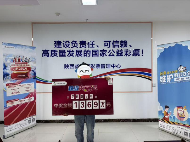 大奖得主领奖
