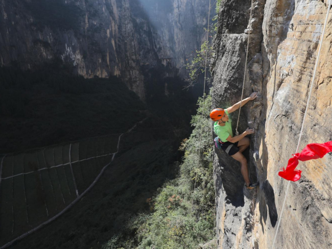 旱夔门独特复杂的山地地貌是自然攀岩的绝佳场地