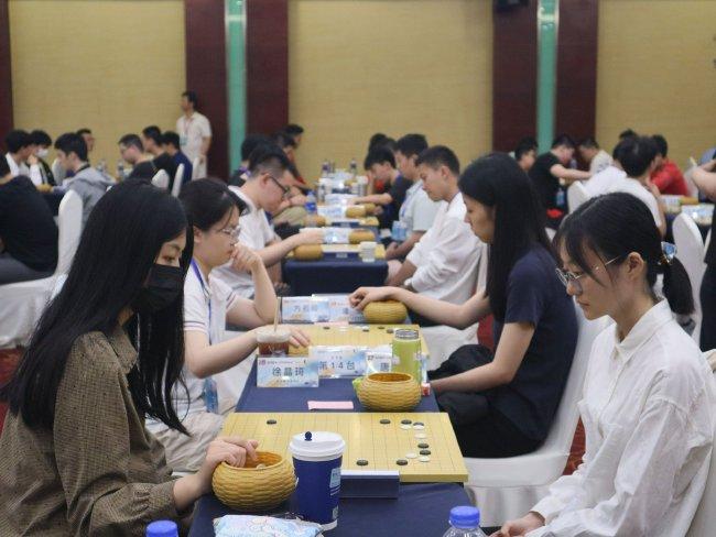 全国个人赛沈沛然薛冠华六连胜 女子组今日开战