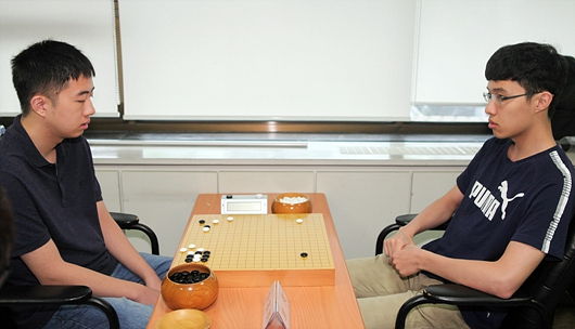 连笑（右）击败金基源