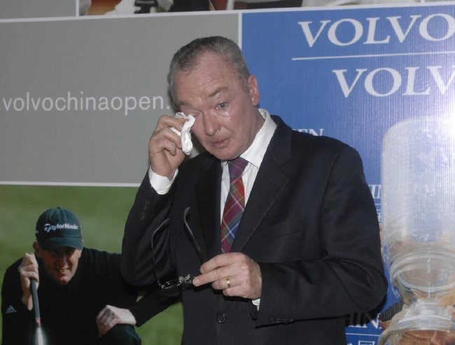 2007年，在上海旭宝高尔夫俱乐部举行的第13届沃尔沃中国公开赛的媒体晚宴上，梅尔洒泪作别