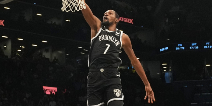 篮网加时险胜雄鹿