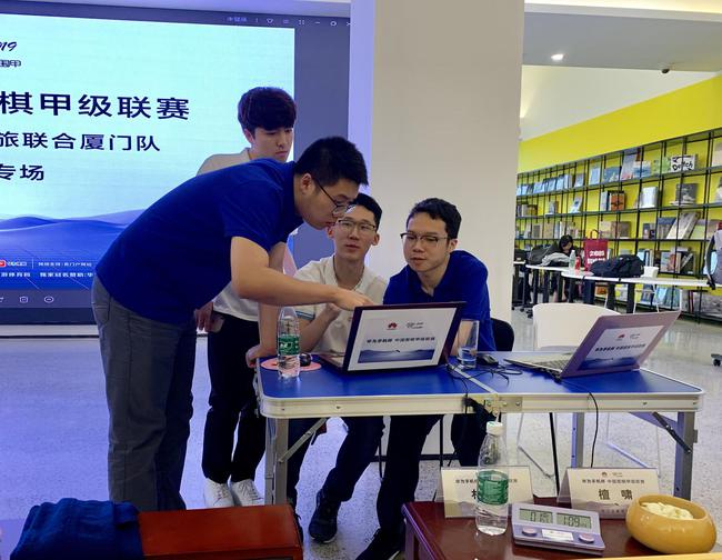 小伙伴探讨焦点主将战局