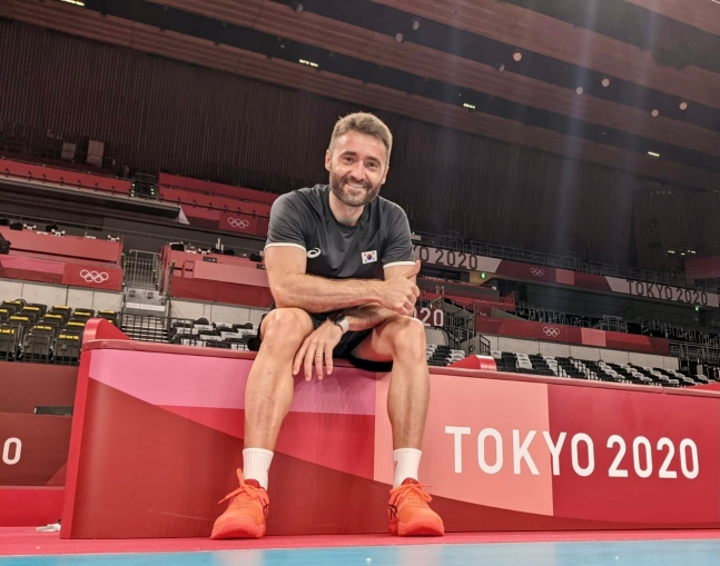 韩国女排西班牙籍主帅塞萨尔-埃尔南德斯-冈萨雷斯