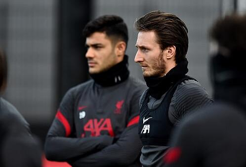 来自英冠的后卫本-戴维斯也有机会