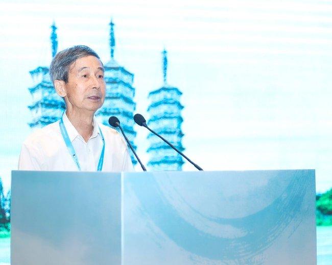 中国围棋协会名誉主席王汝南宣布比赛开赛