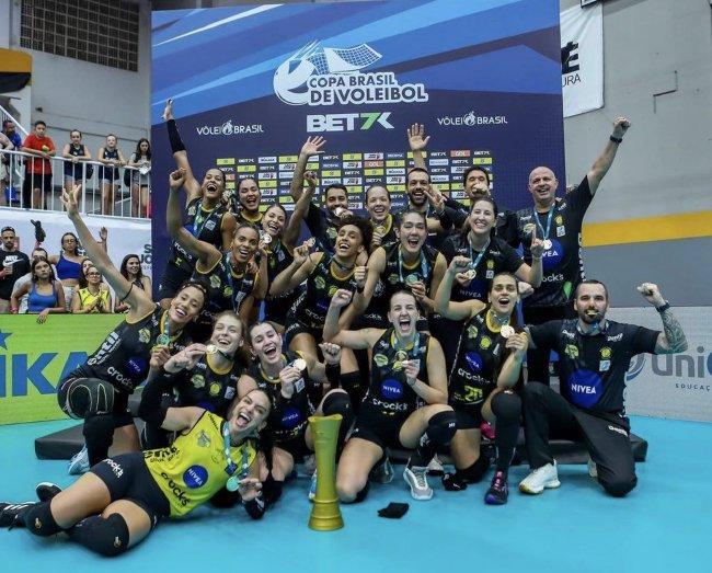 乌兰贝迪亚海滩女排首夺巴西杯冠军