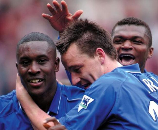 卡尔顿-科尔（左一）