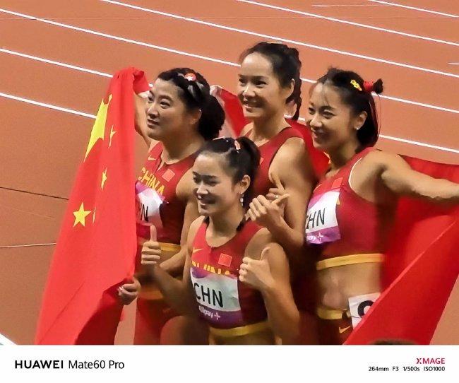 中国田径队夺得了女子4×100米接力的金牌