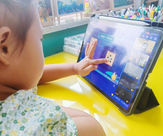 学员在火花围棋中体验围棋乐趣