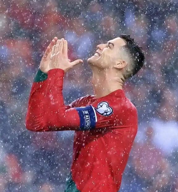 斯科拉裏
：C羅正在努力表現 為了參加2026年世界杯