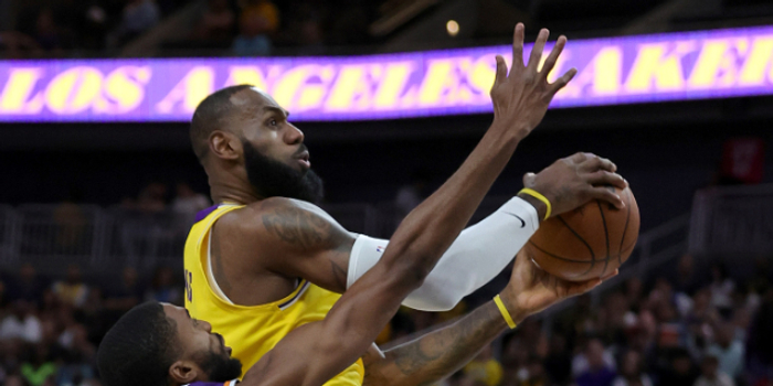 詹姆斯与太阳队战术融合解析超级巨星如何照亮西部豪强之路