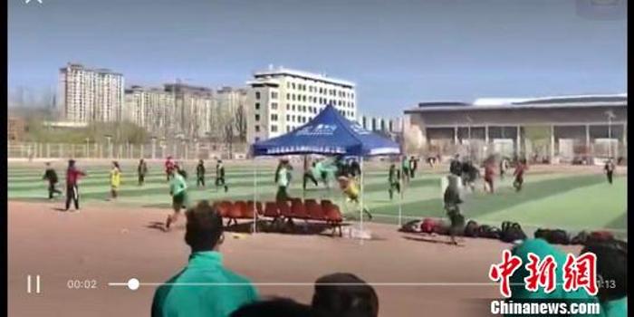 青海大学生足球联赛4裁判遭球员围殴 2人鼻骨