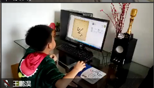 监控中看到的棋手比赛画面