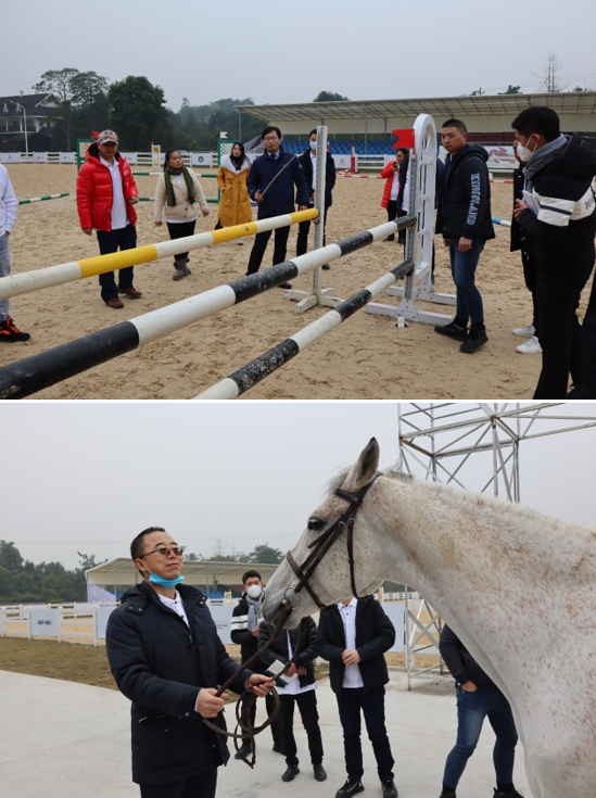 （讲师王德青带领参训学员场地实操）