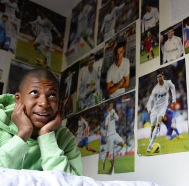 姆巴佩是C罗的小迷弟