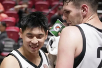 崔永熙：NBA连续训练强度很大 国内球员吃不消