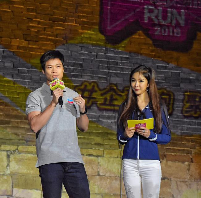 与“中国飞人”苏炳添交流健身心得 现场大跳“抖音舞步”