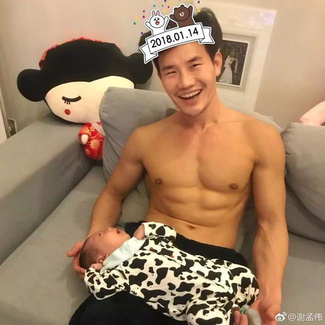 嘎子哥谢孟伟已经是孩子的父亲了