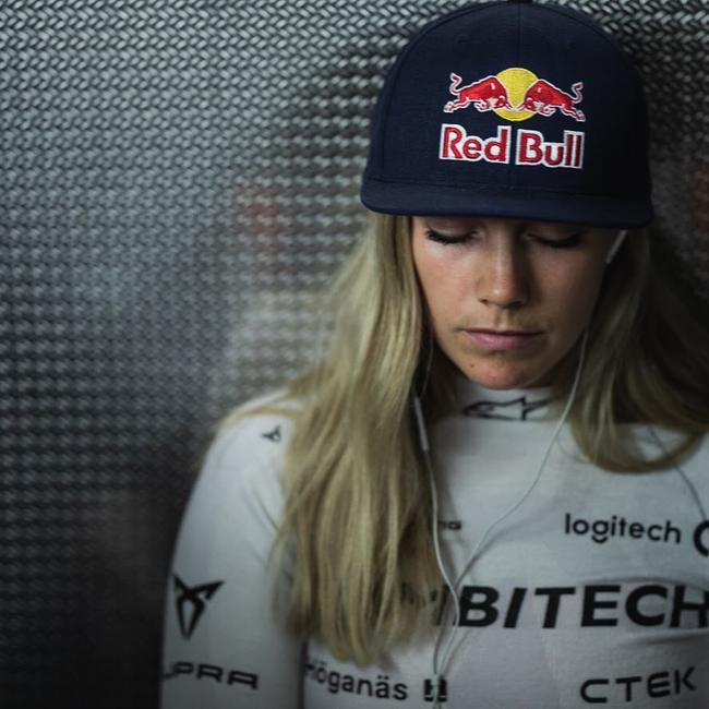 瑞典女车手米克拉（Mikaela Ahlin-Kottulinsky）