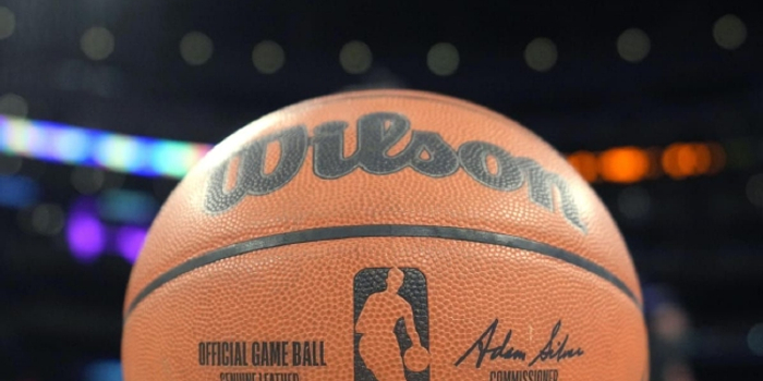 詹姆斯率湖人逆转取胜