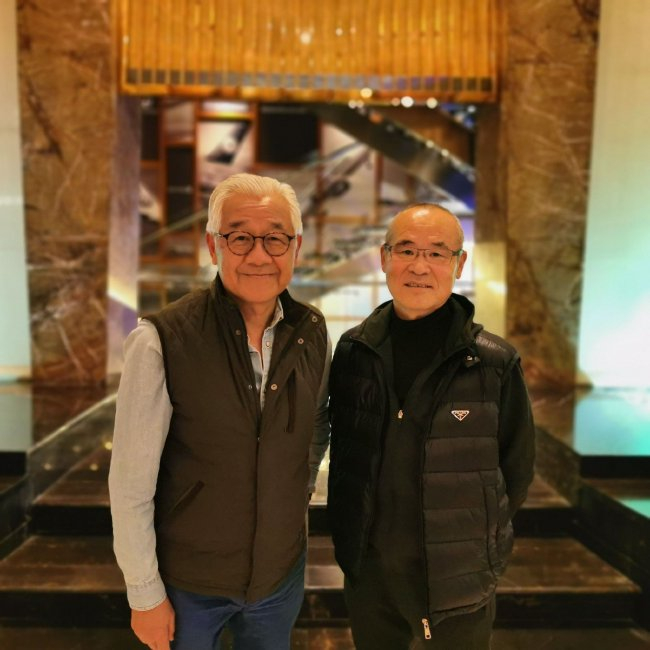 戴耀宗（左）和高桥秀树（右）