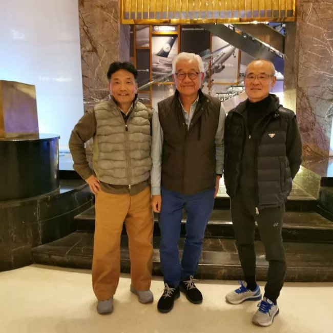 从左到右：郑军、戴耀宗、高桥秀树