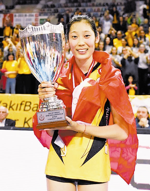 朱婷曾经是瓦基弗银行队的顶梁柱