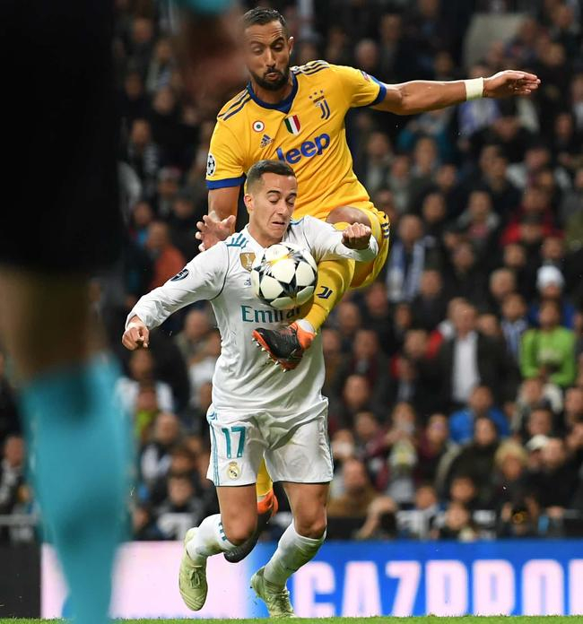 贝纳蒂亚犯规瞬间