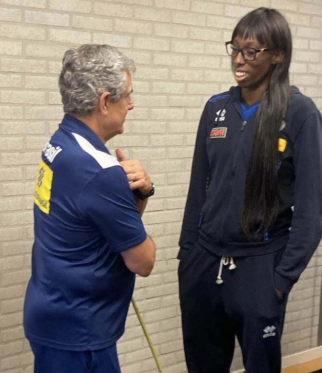 巴西女排主教练吉马良斯和意大利接应埃格努